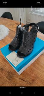 Nieuwe sandalen Julia &julia maat 40, Kleding | Dames, Schoenen, Ophalen of Verzenden, Nieuw, Zwart
