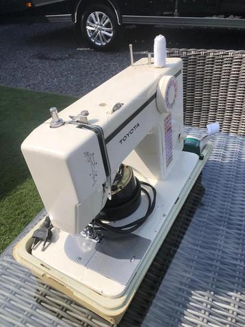 Naaimachine  beschikbaar voor biedingen