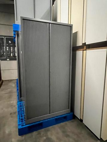 Rolluik kast/Roldeurkast/garderobekast beschikbaar voor biedingen