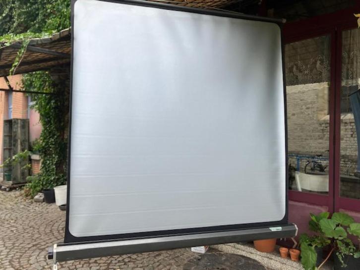 Fins Milano Jolly Pe Luxe Projector Screen, Verzamelen, Foto-apparatuur en Filmapparatuur, Projector, 1960 tot 1980, Ophalen of Verzenden