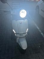 Gts toscana 50cc, Fietsen en Brommers, Ophalen, Zo goed als nieuw