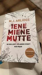 M.J. Arlidge - Iene Miene Mutte, Ophalen, M.J. Arlidge