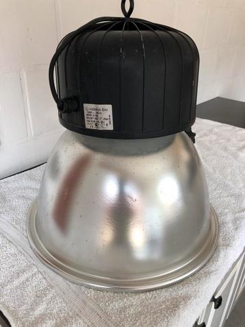 Industriele hanglamp beschikbaar voor biedingen