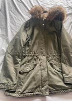 Kaki groene vrouwenjas met pluchen kap maat 42, Ophalen of Verzenden, Zo goed als nieuw, Maat 42/44 (L)