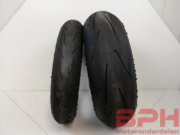 Gebruikte circuitbanden Metzeler Racetek RR 120/70/ZR17 / 20 beschikbaar voor biedingen