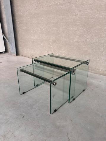 1970s glass and chrome nesting tables beschikbaar voor biedingen