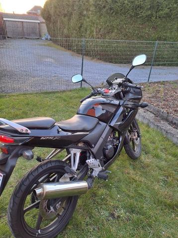 moto CBR 125, Tourisme, Particulier, 1 cylindre, 125 cm³