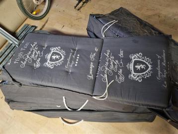 kussens tuinstoelen beschikbaar voor biedingen