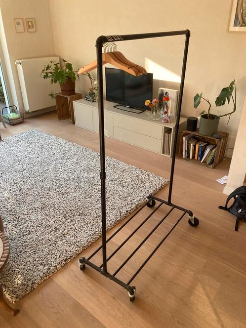 Zwart stevig Kledingrek in goede staat, Kleding | Dames, Kledingrekken, Gebruikt, Met wielen, Ophalen