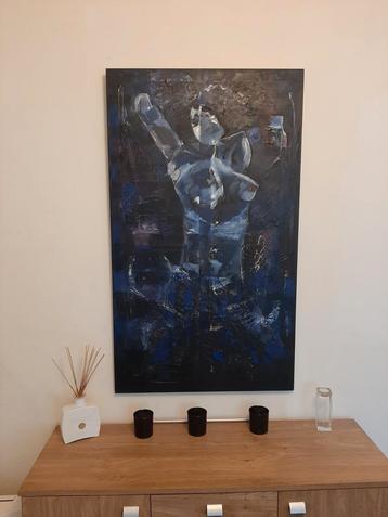 Woman in blue beschikbaar voor biedingen