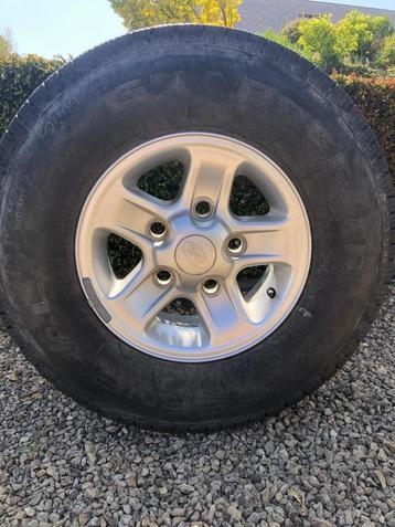 Land Rover Defender velg + band beschikbaar voor biedingen
