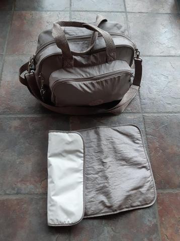 Kipling luiertas met verschoningsmat beschikbaar voor biedingen