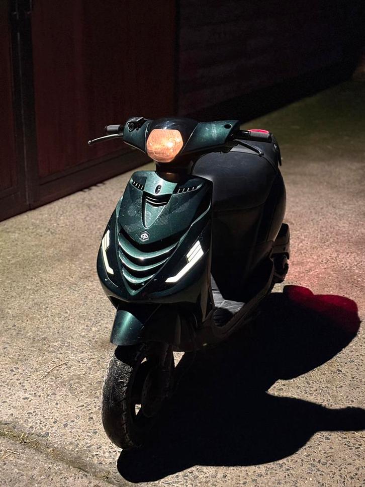 Piaggio zip 4takt a klasse, Fietsen en Brommers, Scooters | Piaggio, Zo goed als nieuw, Zip, Ophalen