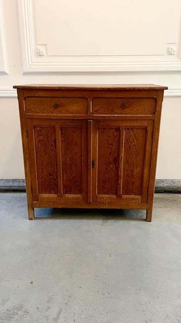 Pitch Pine Kast vol hout beschikbaar voor biedingen