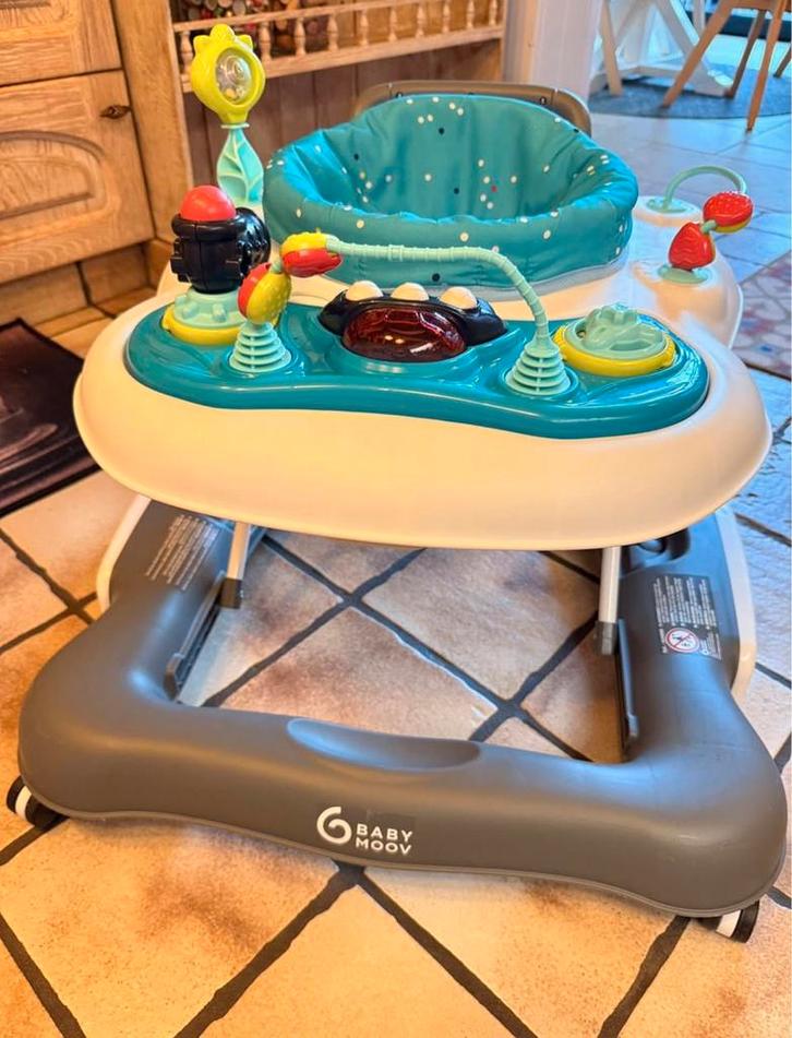 BABYMOOV: Loopstoel duwwagentje 5 in 1, Kinderen en Baby's, Speelgoed | Speeltafels, Zo goed als nieuw, Ophalen
