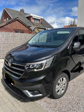 Te koop, goed onderhouden Renault Trafic dubbele cabine, Auto's, Automaat, Stof, USB, Zwart