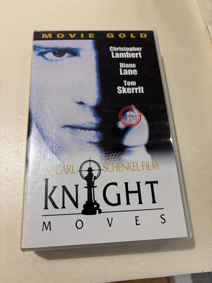 VHS Knight moves ( Christopher Lambert ) videoband 16+, Cd's en Dvd's, VHS | Film, Gebruikt, Thrillers en Misdaad, Vanaf 16 jaar