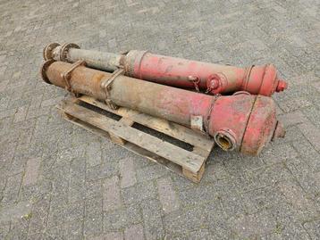 2 antieke gietijzeren brandkranen Zijn ook per stuk te koop  beschikbaar voor biedingen