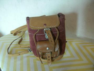 lederen rugzakje en lederen geldbeugeltje beschikbaar voor biedingen