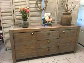 2 prachtige dressoir met net dat tikkeltje meer beschikbaar voor biedingen