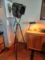 Projecteur théâtre sur trepied industriel loft vintage, Maison & Meubles, Lampes | Lampadaires, Comme neuf, Verre, 150 à 200 cm