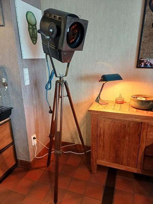 Projecteur théâtre sur trepied industriel loft vintage, Maison & Meubles, Lampes | Lampadaires, Comme neuf, 150 à 200 cm, Verre