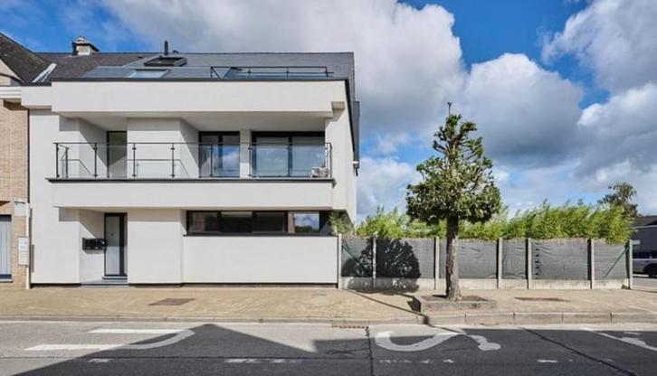 Benedenverdieping te koop met grote staanplaats en garage, Immo, Huizen en Appartementen te koop, Provincie Oost-Vlaanderen, Hoekwoning