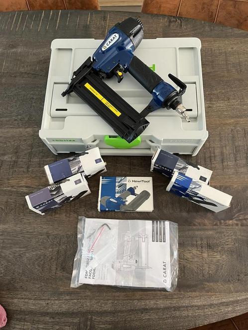 Carat Minibradspistool MBF1857 + 35000 Minibrads, Doe-het-zelf en Bouw, Gereedschap | Overige machines, Zo goed als nieuw, Ophalen