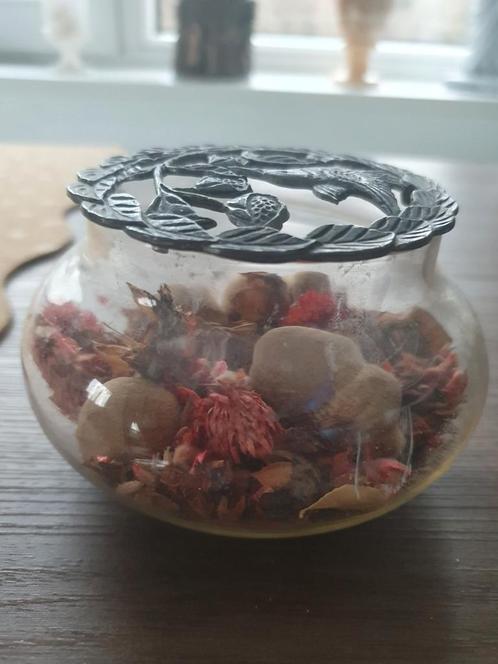 Delicaat schaaltje met een tinnen deksel met een kolibrie, Antiek en Kunst, Antiek | Tin, Ophalen of Verzenden