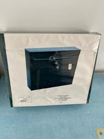 Nieuwe wandbrievenbus
Afmetingen: 31 cm x 38 cm x 9 cm beschikbaar voor biedingen