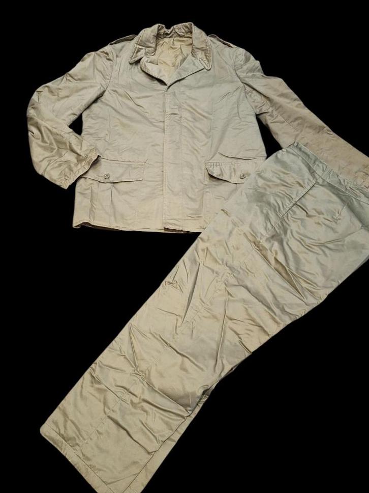 oude olijfgroene gewatteerde katoenen leger tenue, 1970, Verzamelen, Militaria | Algemeen, Landmacht, Kleding of Schoenen, Ophalen of Verzenden