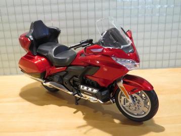 Honda GL1800 Goldwing tour red 1:12 62202 22 cm. lang beschikbaar voor biedingen