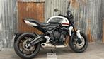Triumph Trident: Crystal White, Motoren, Handvatverwarming, 3 cilinders, Meer dan 35 kW, Minimaal motorrijbewijs A2