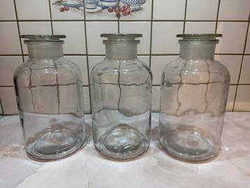 grote glazen voorraadpotten  beschikbaar voor biedingen