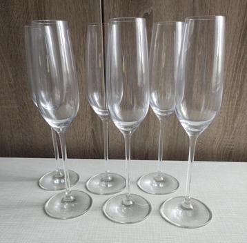 Glazen: champagne - diverse bieren - schweppes - Di Saronno beschikbaar voor biedingen