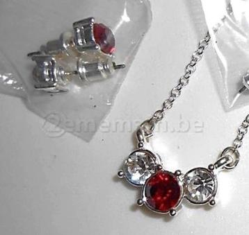 AVON: de set „Judith” (rood, blauw of groen) beschikbaar voor biedingen