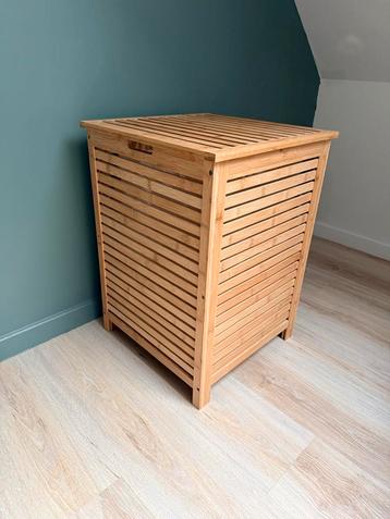 Houten wasmand beschikbaar voor biedingen