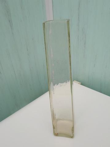 Mooie glazen vaas hoogte ca 40 cm beschikbaar voor biedingen