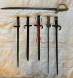 Lot de 4 baïonettes et 1 sabre, Ophalen