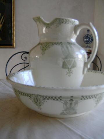 antieken waskom en kan beschikbaar voor biedingen