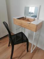 Coiffeuse et chaise design. Livraison possible, Maison & Meubles, Tables | Coiffeuses, Comme neuf, Enlèvement ou Envoi