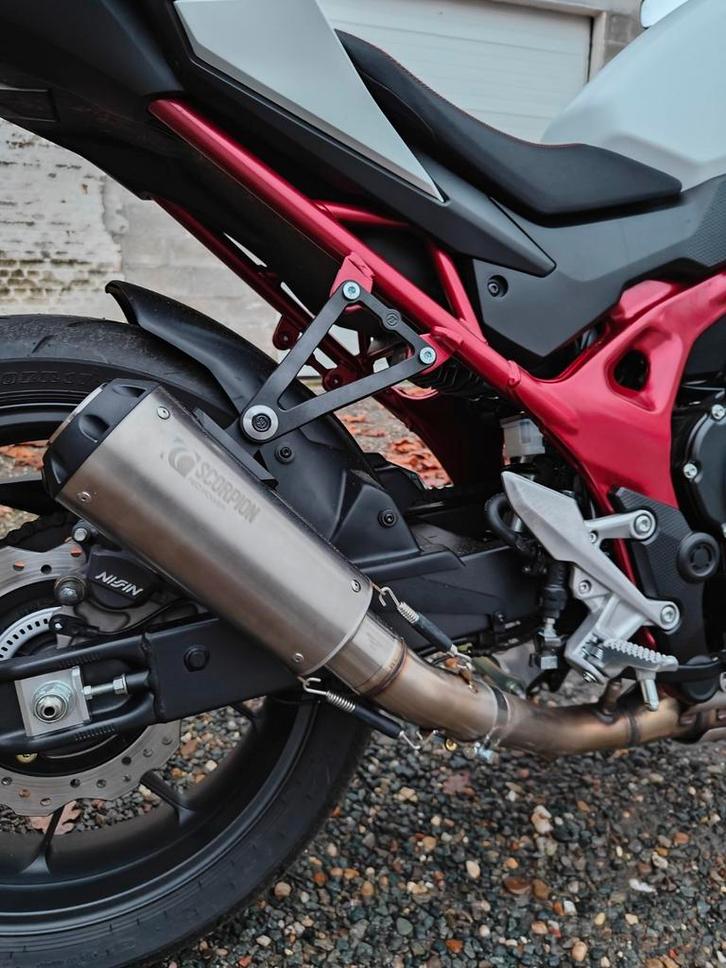 Scorpion red power slip on CB 750 hornet, Motoren, Onderdelen | Honda, Ophalen