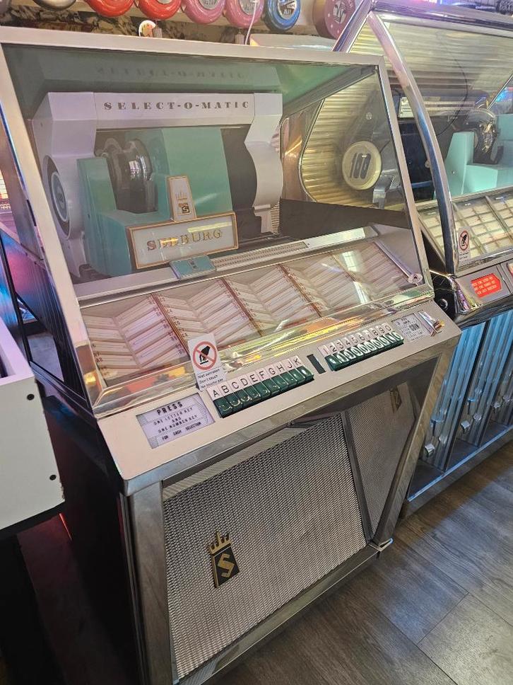 Seeburg L100, Verzamelen, Automaten | Jukeboxen, Zo goed als nieuw, Seeburg, 1950 tot 1960, Met singles, Ophalen