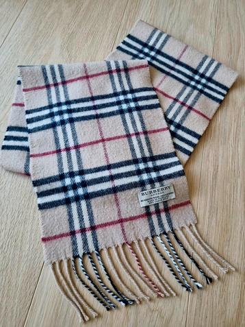 Burberry sjaal beschikbaar voor biedingen