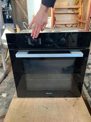 Four Miele H2755B beschikbaar voor biedingen