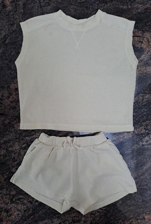 Mt 86 Pastelgeel setje: short en T-shirt zonder mouwen, Kinderen en Baby's, Babykleding | Maat 86, Gebruikt, Jongetje of Meisje