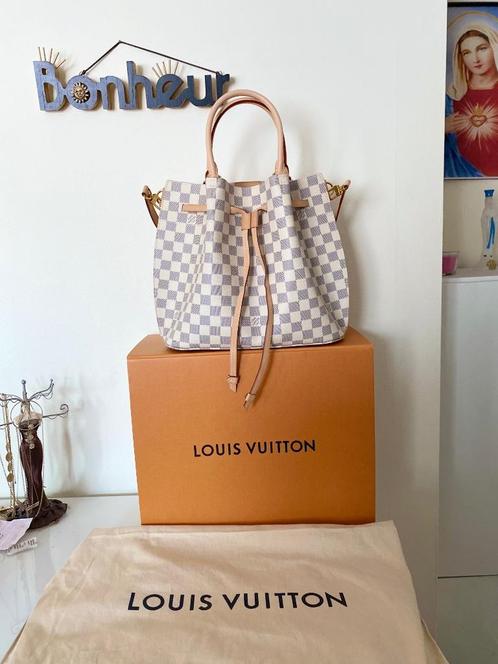 Louis Vuitton Girolata couleur Azur RARE, Handtassen en Accessoires, Tassen | Damestassen, Beige, Ophalen of Verzenden