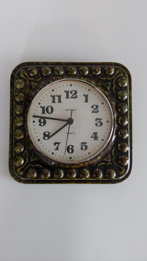 Prachtige vintage keramiek wandklok - Staiger Quartz, Antiek en Kunst, Antiek | Keramiek en Aardewerk, Ophalen of Verzenden