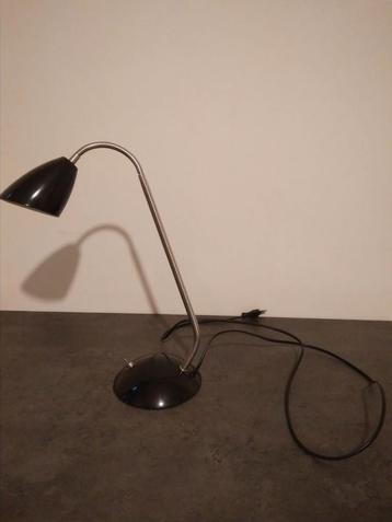 Lampe de table  disponible aux enchères