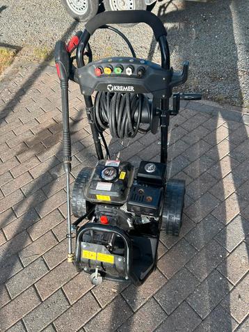 Hogedrukreiniger op benzine motor. beschikbaar voor biedingen